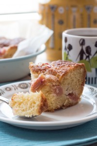 Jogurtowy placek z rabarbarem