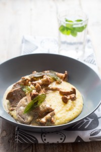 Polędwiczki z kurkami na polencie