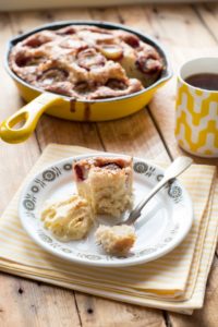 Ciasto z patelni czyli gotowy w mgnieniu oka placek z owocami