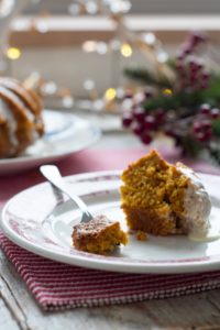 Korzenne ciasto marchewkowe