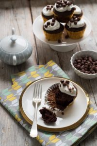 Lekkie czekoladowe babeczki z mąki pełnoziarnistej