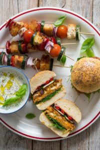 Warzywne burgery i szaszłyki czyli grill w nowej odsłonie