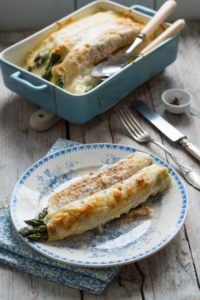 Szparagi zapiekane pod beszamelem