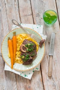 Duszona gicz wołowa