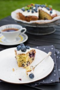 Ciasto z cukinią i borówkami