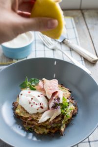Pieczone placki ziemniaczane z cukinią