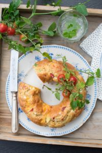 Wytrawne ciasto z warzywami i serem