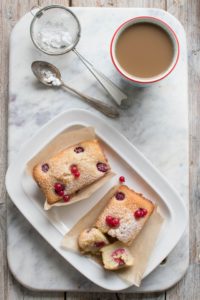 Migdałowe ciasto z malinami- financier