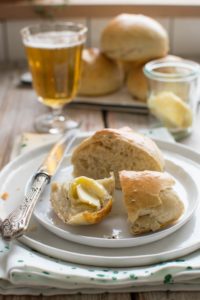 Wytrawne bułeczki z piwem