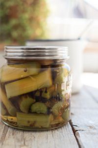 Marynowany rabarbar (pikle rabarbarowe)