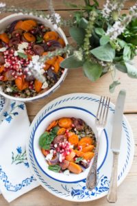 Sałatka z pieczonymi warzywami i kaszą