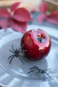 Jabłka w karmelu na Halloween