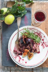 Pierś kaczki w sosie winnym