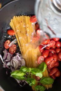 Spaghetti z jednego garnka czyli cały obiad w 10 minut