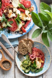 Sałatka z cukinii z serem halloumi