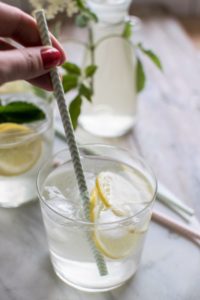 Lemoniada i syrop z kwiatów czarnego bzu