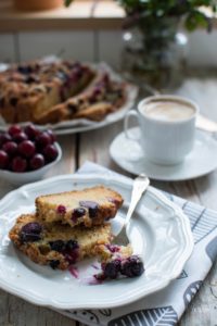 Ciasto z wiśniami (albo co tam za owoce masz pod ręką;)