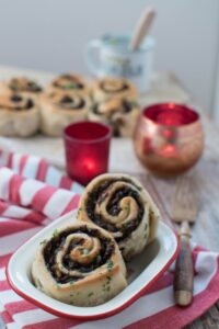 Bułeczki z grzybami i masłem czosnkowym