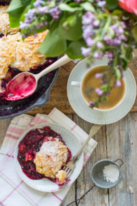 Owocowa zapiekanka z rabarbarem - cobbler