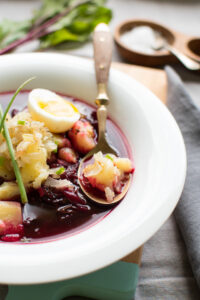 Botwinka z pieczonymi burakami