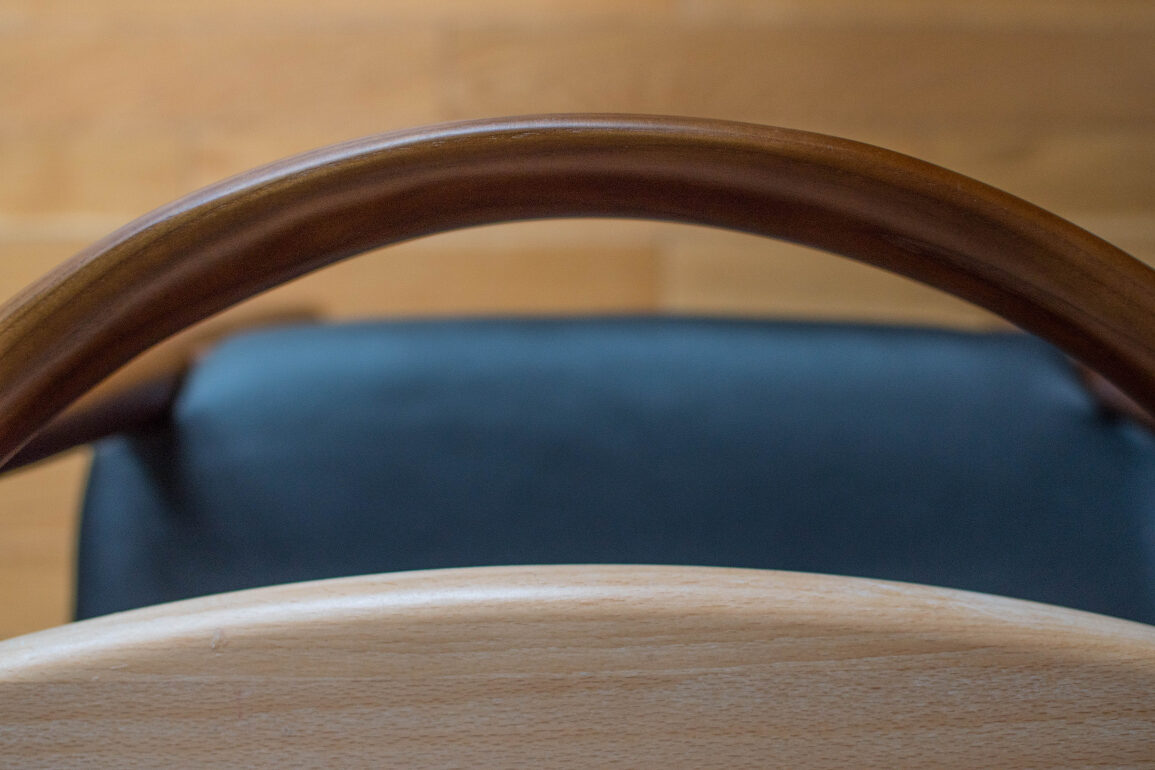 drewnane krzesła mid century
