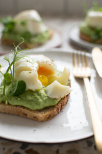 Jak łatwo ugotować jajko w koszulce?