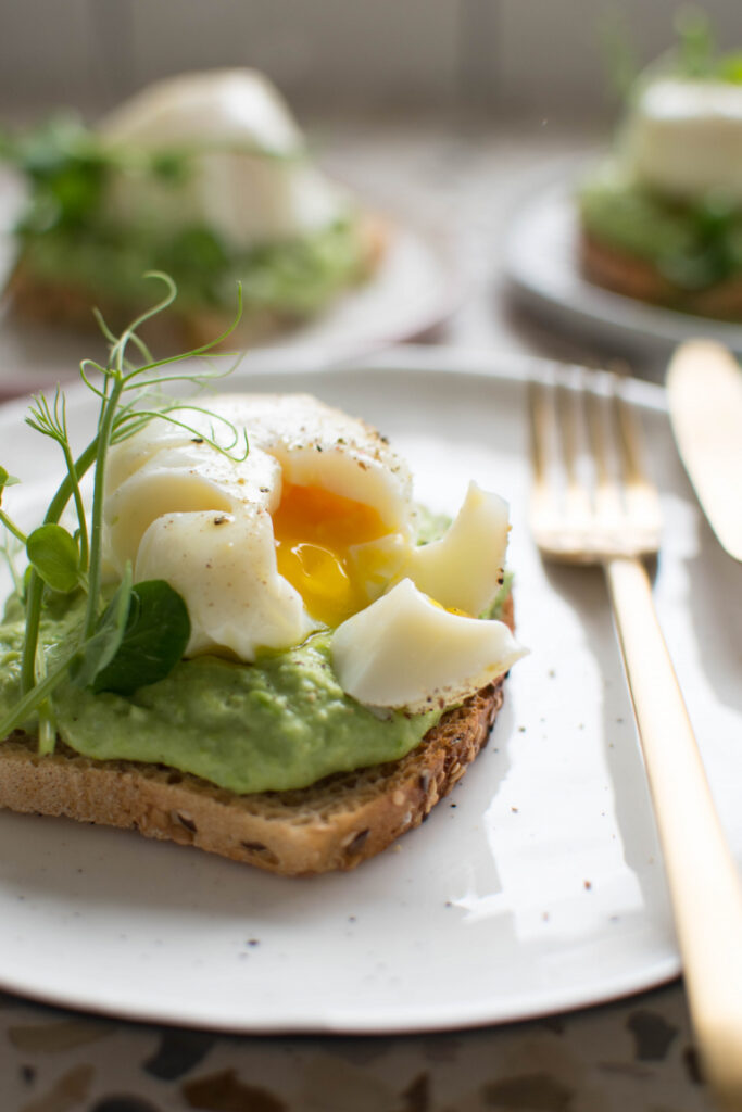 Jak łatwo ugotować jajko w koszulce?