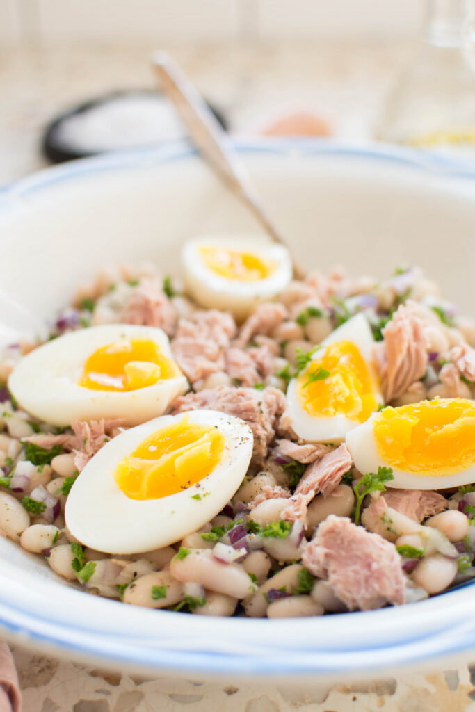 Szybka sałatka z fasolki (z puszki) i tuńczyka