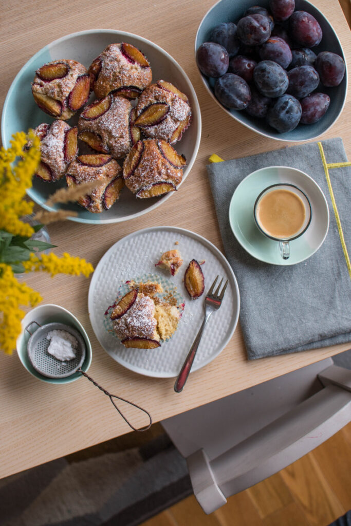 Proste muffinki ze śliwkami