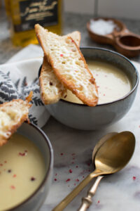 Kremowa zupa porowa z ziemniakami